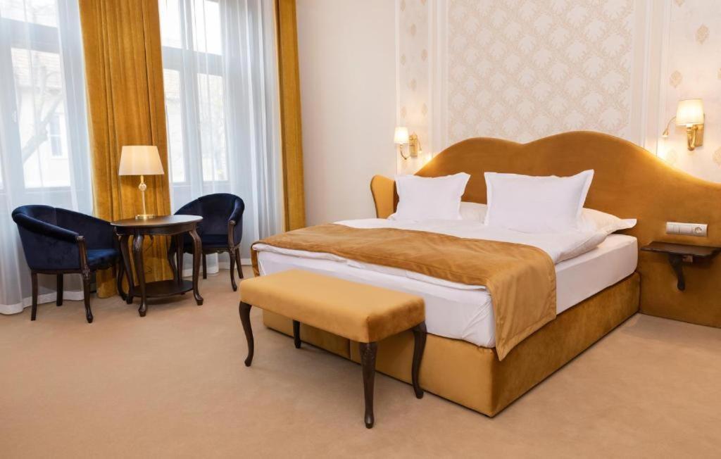 Boutique Hotel Gaia Kecskemet Exterior photo