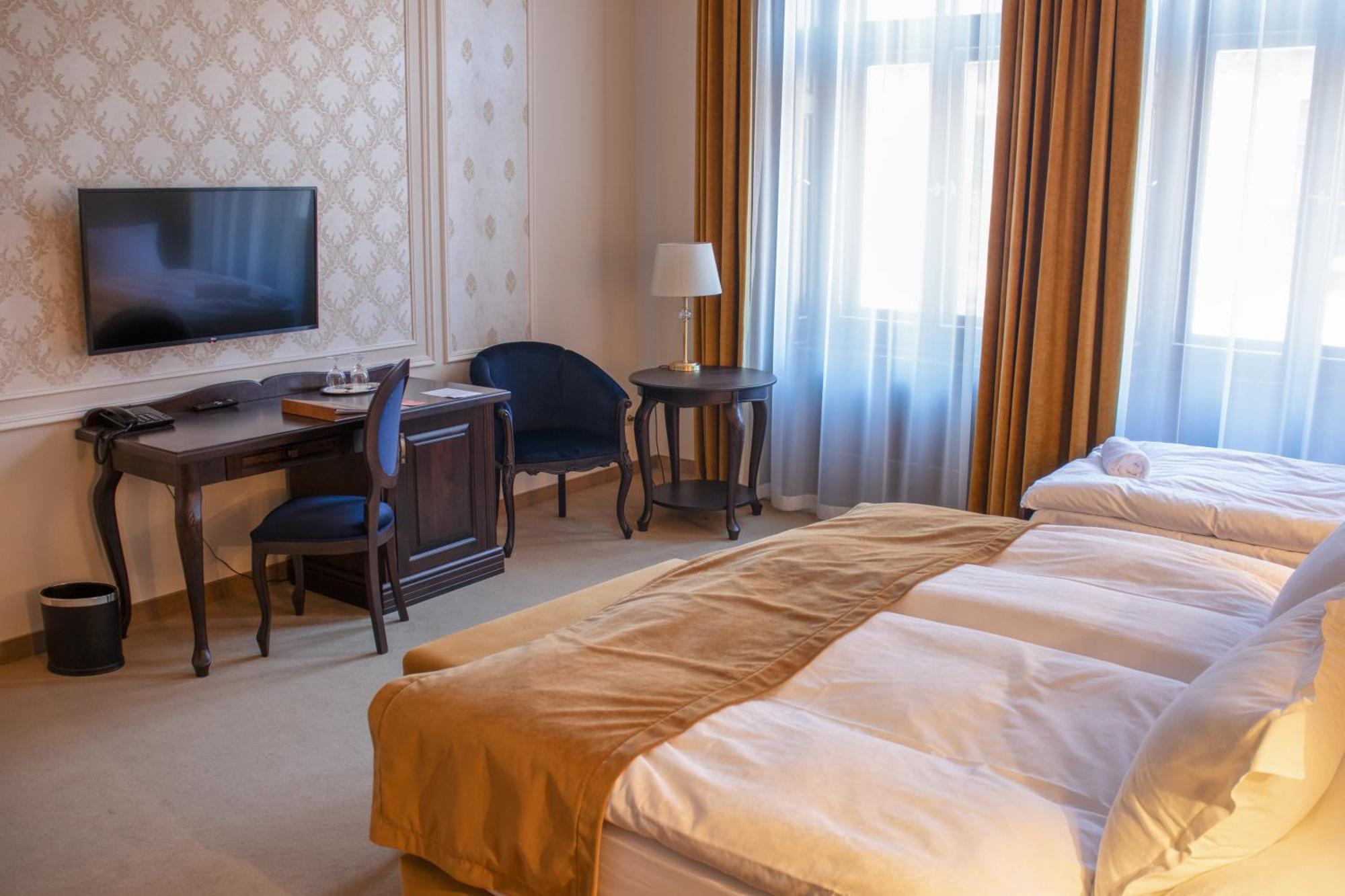 Boutique Hotel Gaia Kecskemet Exterior photo